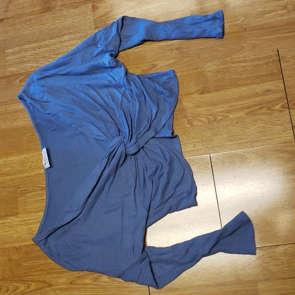 Mocking Jay blue twist front waffle knit crop top size small - Picture 1 of 3